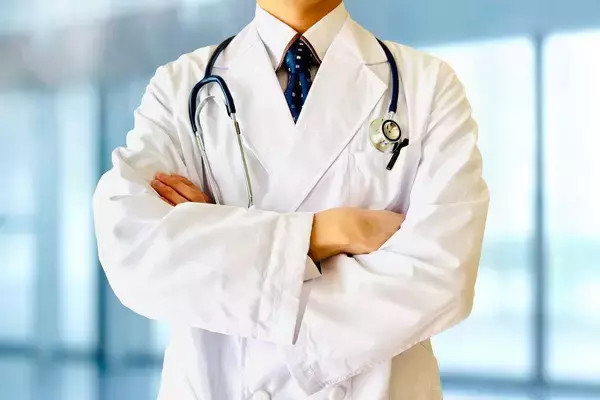 「美容クリニックで働くのは｢ラクして稼ぎたい｣からなのか…現役美容医が｢直美批判は的外れ｣と断言する理由」の画像