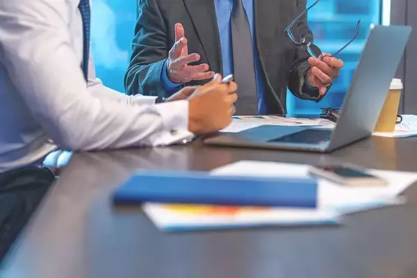 ｢現場ではバリバリだった｣昇進したのに部長の仕事ができない"困った上司"に限って自己評価が高いワケ