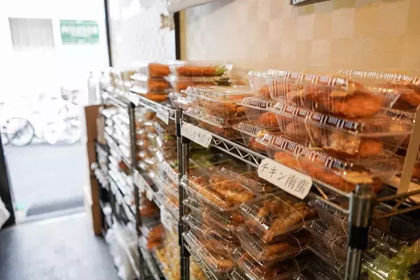 「1品100円､子どもは無料､18時半から大人も無料なのに7年続く…大阪の総菜店を支える58歳｢おかん｣の壮絶半生」の画像