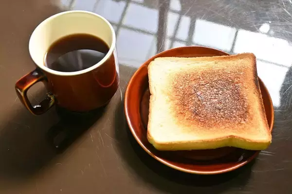 「｢眠れない夜はホットミルク｣は大間違い…管理栄養士｢中高年の睡眠の質を著しく落とす"就寝前のNG習慣"｣」の画像