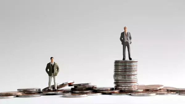 「｢いつの間にか富裕層｣になる人はアルファードに乗らない…資産1億円を超えた"普通の会社員"が選ぶクルマ【富裕層の生態3選】」の画像