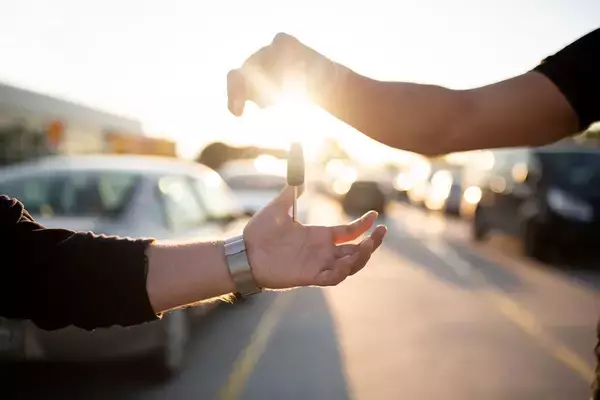 「お金はあるのに"欲しい車"が買えない…高級外車を愛好する富裕層が今買っている｢日本車のSUV｣の正体」の画像