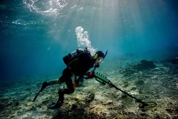「釣り人が拾った小皿は｢800年前のお宝｣だった…沈没船がないのに奄美大島沖で大量に見つかった輸入品の正体」の画像
