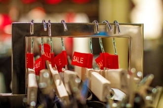 だからセールで服を買ってはいけない…トップスタイリストがそう断言する｢安かろう悪かろう｣以外の理由