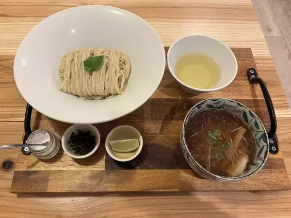 「修業から4度脱走の果てに行列店へ…｢ラーメン屋だけは嫌｣だった妻をも唸らせた｢負けず嫌い夫｣の逆転の一杯」の画像