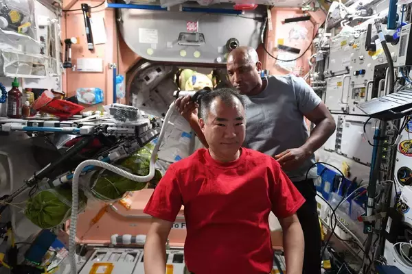 「｢風呂キャンセル界隈｣の究極形態…宇宙飛行士･野口聡一が｢水が使えない世界｣で全身ピカピカにする"秘策"」の画像