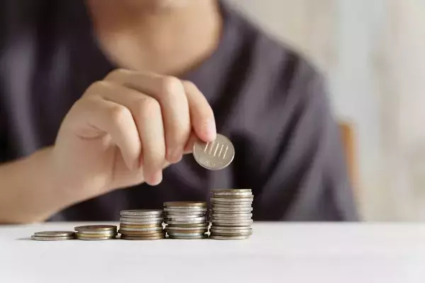 今すぐ実家を大捜索したくなる…発行枚数が多いのに16万円超の値が付く"丸儲け百円硬貨"の正体