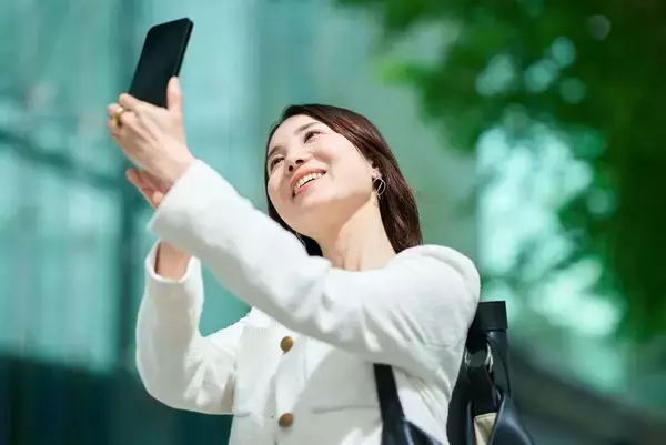 「だから文系教授は｢左顔｣､理系教授は｢右顔｣の写真が多い…脳科学で判明した｢魅力的に見える顔｣の条件」の画像