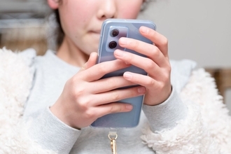 小学生976人の｢スクリーンタイムと脳｣を2年間追跡して判明…スマホの使いすぎよりも子供を蝕む悪習慣