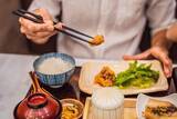 「定食屋で｢ご飯大盛り無料｣は危険すぎる…激務でも太らない三菱商事の社員が店員に返した"スマートな一言"」の画像2