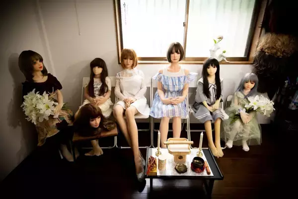 専門のドール葬儀社が見れば一発でわかる…大事にされたラブドールの体の共通点は｢まつ毛｣｢爪｣ともう一つ