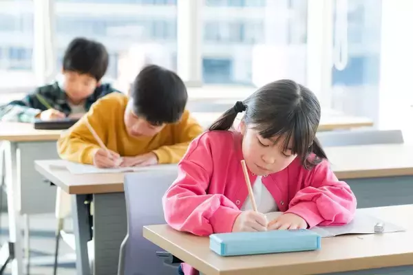 「入試本番の朝を見れば一発でわかる…中学受験のプロが確信｢合格できる子｣が校門前で見せる"3つの所作"」の画像