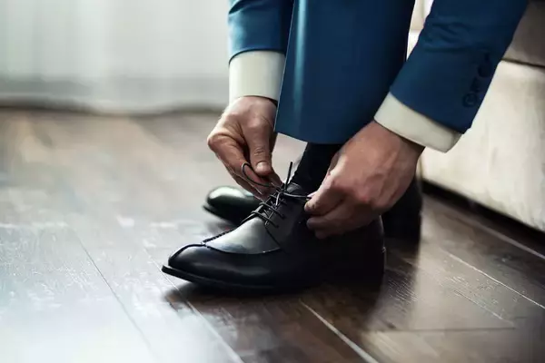 ｢どうしても生活感が溢れ出る人｣ほど身に付けている…スーツより革靴より先に新調したい"1500円アイテム"