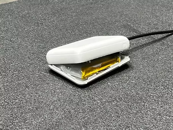 「暑い車内に放置､落下による衝撃だけじゃない…モバイルバッテリーを発火させてしまう｢意外な行為｣」の画像