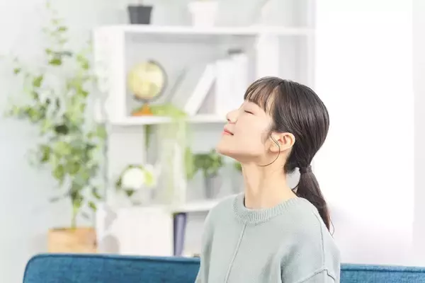 「眠れない夜に｢横になって目をつぶる｣は逆効果…どんどん脳が冴える"不眠恐怖"を断ち切る意外な解決策」の画像