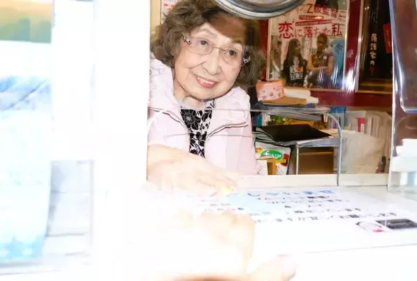 正月も休まず､"テケツ"に座り続けて半世紀…94歳･映画館長が人生でただ一度｢やめたい｣と思った日