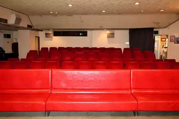 「正月も休まず､"テケツ"に座り続けて半世紀…94歳･映画館長が人生でただ一度｢やめたい｣と思った日」の画像