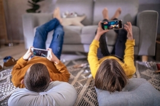 スマホで子どもはバカにならない…小児科医が｢スマホ育児に罪悪感を持たなくていい｣と言うワケ