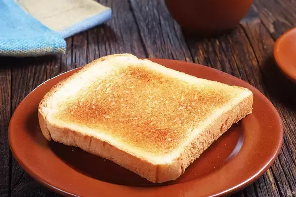 バターでもジャムでもない…食パンに塗って食べるだけでたんぱく質を手軽に摂取できる"チョイ足し食材"【2026年4月BEST】