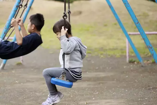 「子供に｢ダメ!｣｢やめて!｣と叫ぶよりずっと効果的…子の行動を変えられる親が使う"4文字のマジックワード"」の画像