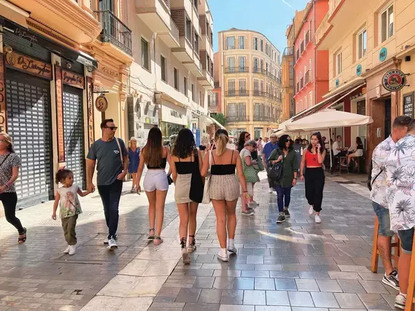 「バスで小銭がない人がいたら､さっと差し出す…日本ではありえないスペイン人の思いやりと行動力」の画像