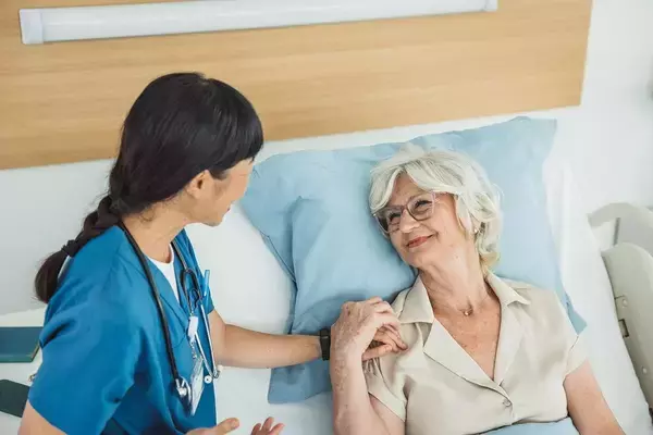 「｢医師は人生の勝ち組｣は大間違い…体力が衰える50代･60代に稼げなくなる医療専門職の悲惨な現実」の画像