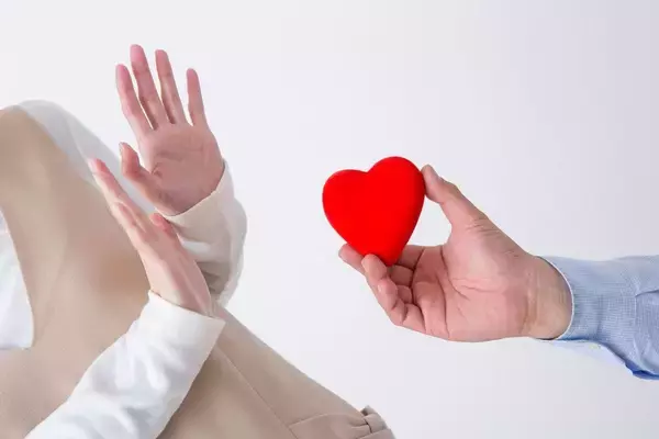 元凶は服装でも髪型でもなかった…女性から｢清潔感がない｣と一瞬で嫌われる男性の"体の部位"