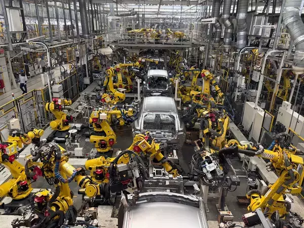 「鈴木修はインドで個室の壁を壊し､社員と一緒に食堂に並んだ…カースト制度を超えた"日本流モノづくり"」の画像