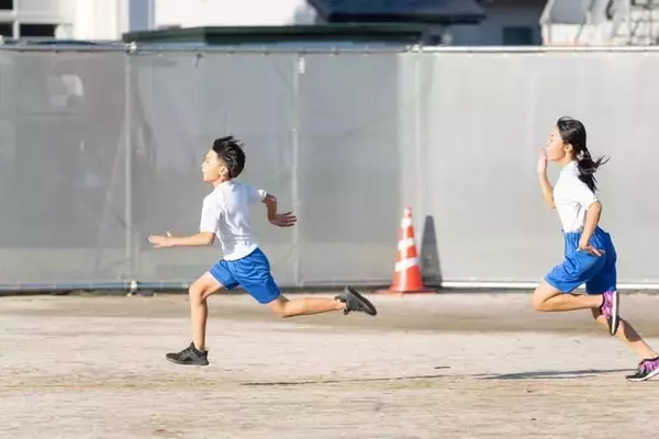 「｢背の低い順に並ばせるのは差別である｣現役教員が痛烈に批判するワケ【ヤバい日本の教育3選】」の画像