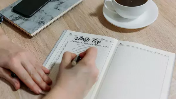 「睡眠薬を飲むより効果的…睡眠科学者が｢不眠問題に最も効果があり､うつ症状を和らげる｣という治療の中身」の画像