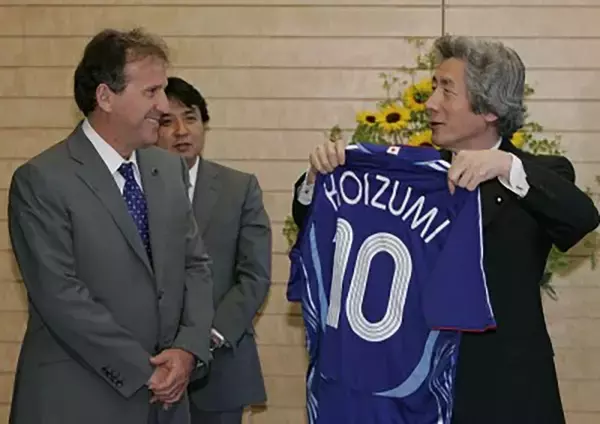 「トルシエでも岡田武史でもザッケローニでもない…日本代表に｢全員サッカー｣を定着させた名将の名前」の画像