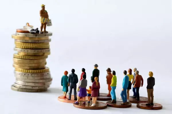 年収でも､節約上手だからでもない…｢自然とお金がたまる人｣と｢貯金をしてもたまらない人｣の決定的な差