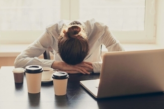 眠気覚ましのコーヒーより効果的…1分間引っ張るだけで脳がスッキリする｢手｣でも｢足｣でもない"意外な部位"