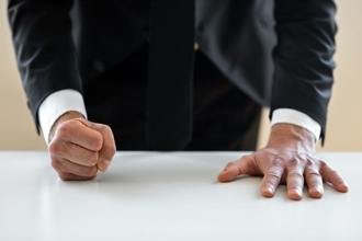 怒っている人に｢規則なので｣は逆効果…心理学博士が勧める｢被害者意識が強い人｣への最強の初期対応