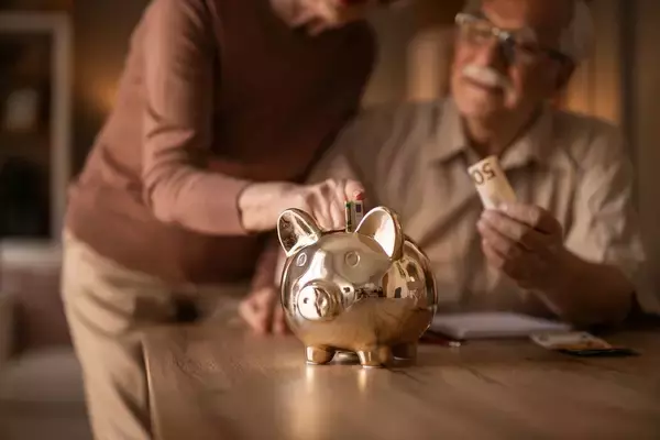 年金は｢遅くもらうほどオトク｣と思ったら間違い…夫婦で210万円の差がつく｢片方繰下げ｣という大正解