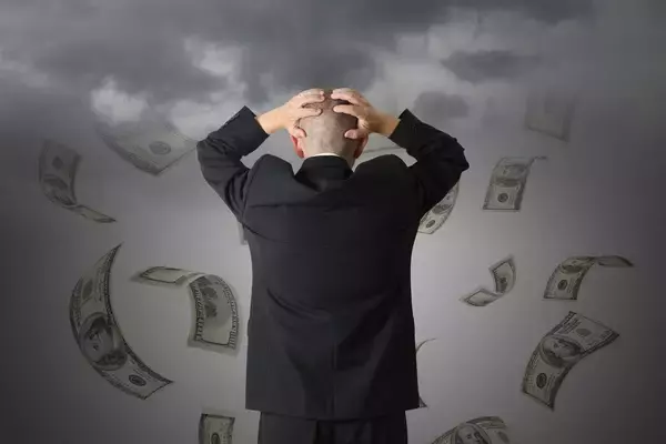 「信頼していた営業員に2000万円を渡したら音信不通に…あっという間に大金を奪われる人に共通する7つの特徴」の画像