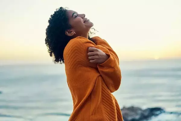 「｢察してよ｣｢絶対に｣という人は近寄りがたく生きづらい…いつもご機嫌で愛される人がよく使う“鉄板ワード”」の画像