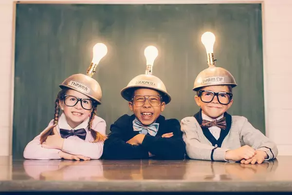 次の絵をみて｢2人の探検家が洞窟に入ってみつけた動物は何か｣…"左脳化"した現代人が答えに窮するクイズ