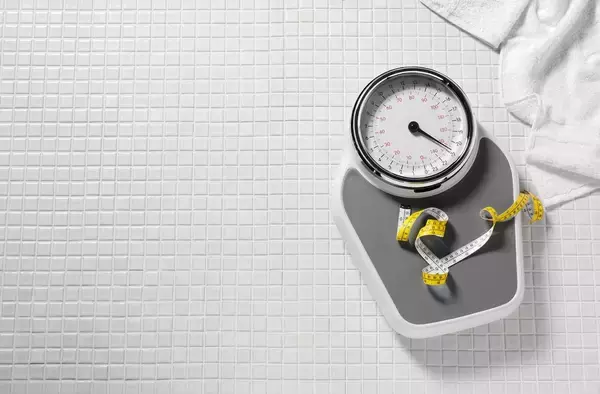 「胃酸を抑える薬でも食事制限でもない…内科医が｢つらい逆流性食道炎にもっとも効く｣という生活習慣」の画像