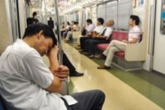 電車で寝ると隣の人に寄りかかってしまうのはなぜか…休養の専門家が教える入眠から睡眠が深まるプロセス