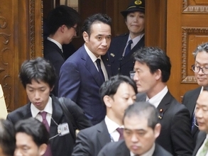 農相更迭まで2週間､対応の遅れを問われ｢スマホは最大音量｣…高市首相の国会答弁に残った疑問