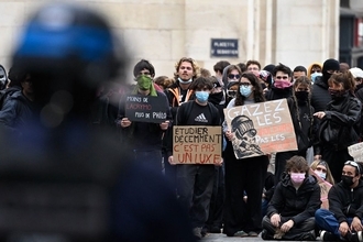 ｢学校がボロボロ｣から放火･略奪の大暴動に…移民問題だけではないフランスの大規模デモの深刻な背景
