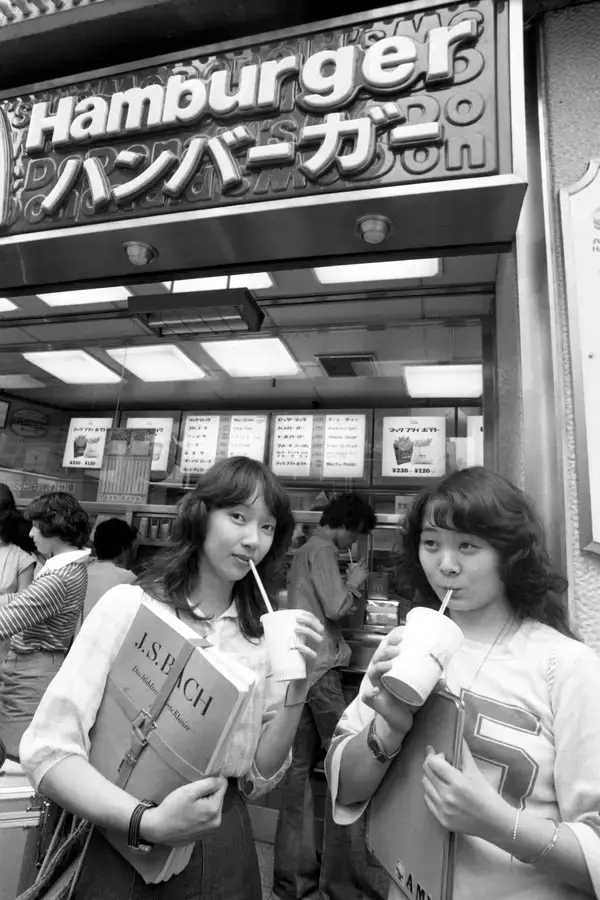 「｢立ち食い=貧乏くさい｣の常識を破壊した…銀座のレディが｢1個80円のマック｣に熱狂した"藤田田の戦略" 」の画像