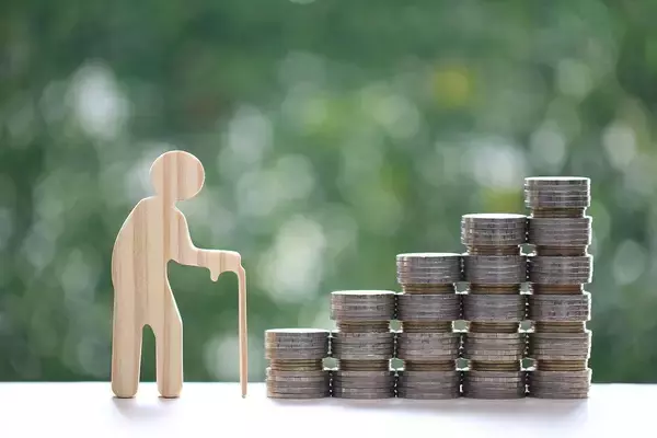 「年金制度は破綻しないが老後生活は破綻する…｢NISAでも節約でもない｣定年後に必要な"究極の防衛策"」の画像