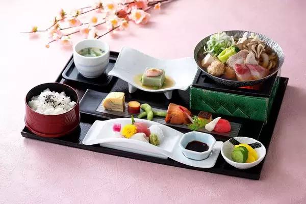 「お客の顔､名前､好みを一発把握…｢ビシッとした着物で週4勤務｣最重要会食を託される85歳の仕事人マインド」の画像