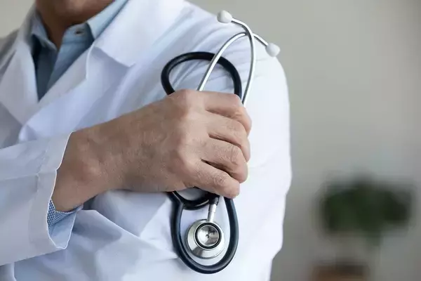 ｢医者の不養生｣はウソだった…現役医師が検証｢長寿傾向の医師のなかで､なぜか短命の診療科の名前｣