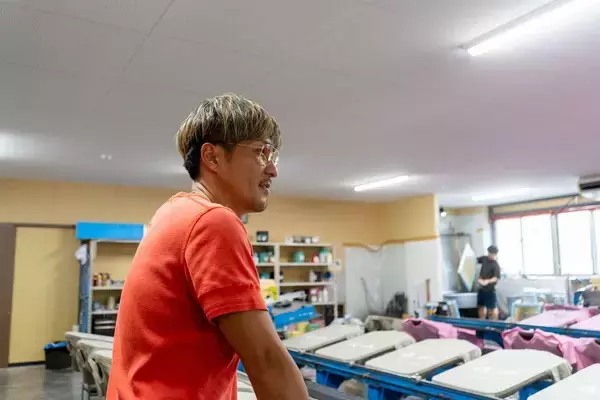 「年収1000万円超も…暑い､狭い､臭い､男だけのTシャツ印刷工場が"地元の人気職場"に激変した理由」の画像
