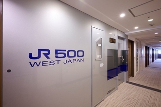 ｢日本に2室しかない部屋｣を鉄道ファンが争奪戦…｢やくも｣車内を完全再現した1万円台で泊まれるホテルの仕掛け
