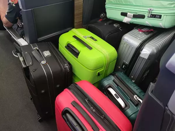 「｢うるさい｣でも｢食べ物のニオイ｣でもない…新幹線の車掌に苦情が入る"乗客のマナー違反"ワースト1」の画像