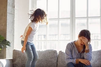 ｢静かにしなさい｣怒鳴り散らしては自己嫌悪…わが子を"普通"に育てようと必死な母が抱えていた｢つらい記憶｣